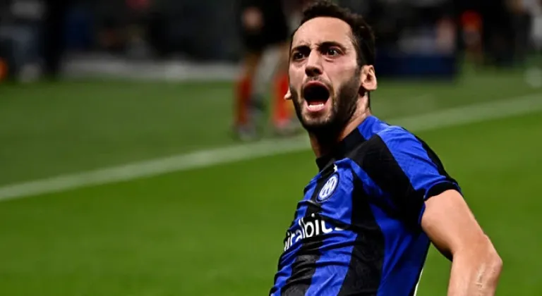 Hakan Çalhanoğlu Inter'de kalıyor. İşte alacağı ücret...