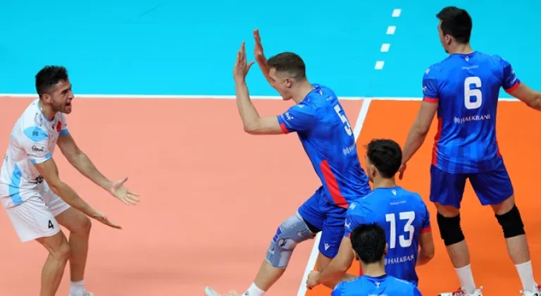 Halkbank finale kaldı