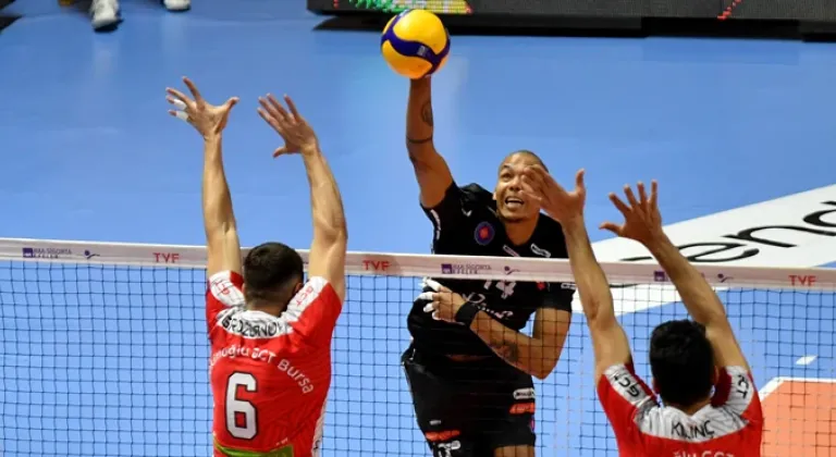 Halkbank Hekimoğlu'na set vermedi