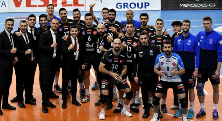 Halkbank ligi lider bitirdi