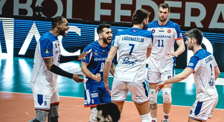 Halkbank Spor Toto'yu devirip ilk maçta avantajı kaptı