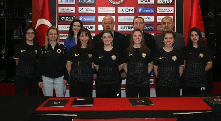 İKOM Bilişim’den Gençlerbirliği Kadın Futbol Takımı’na resmi sponsorluk desteği