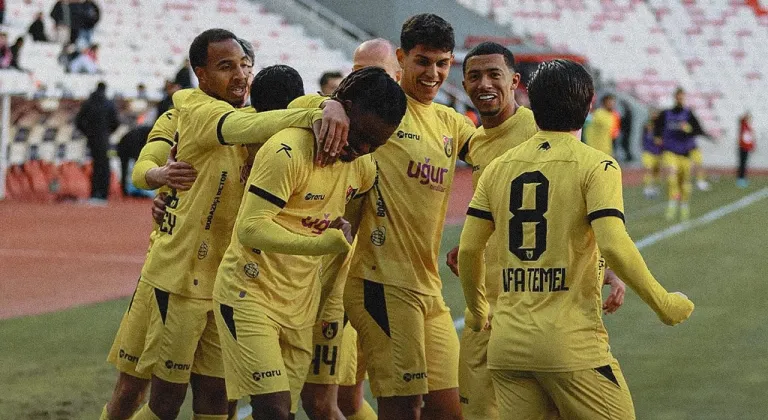 İstanbulspor’dan kritik galibiyet! Sivasspor’u deplasmanda 3 golle geçti