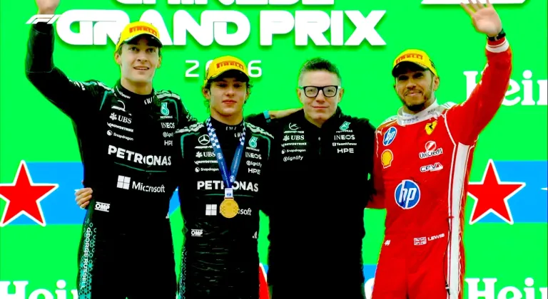 Kimi Antonelli Çin Grand Prix’sini Kazandı! 19 Yaşındaki Pilot Formula 1 Tarihine Geçti