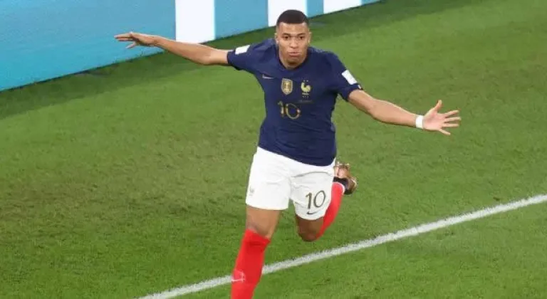 Mbappe Pele'nin rekoruna ortak oldu