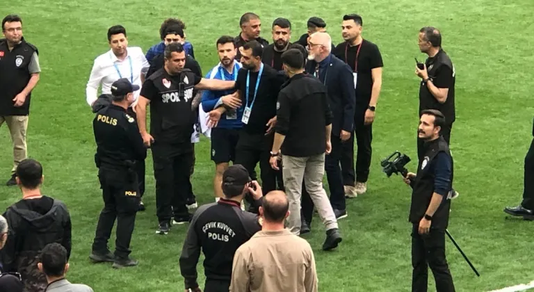 Mustafa Kaplan'dan özür dileten sözler