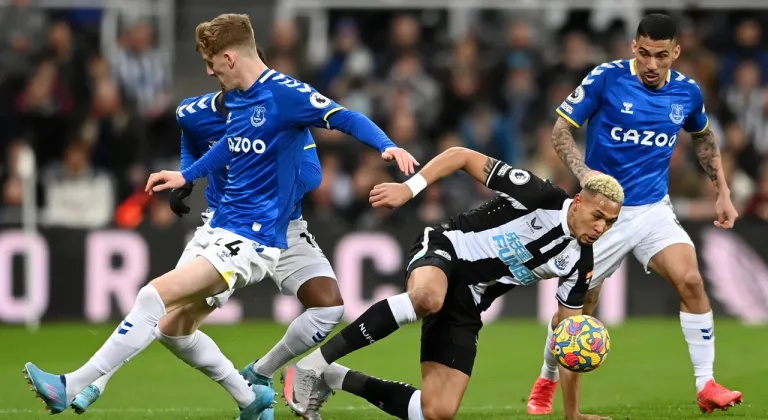 Newcastle United’a UEFA Kıskacı! Dev Gelir Krizi Kapıda