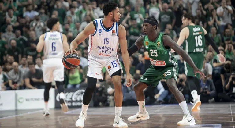 Panathinaikos Anadolu Efes'i eleyip Fenerbahçe'nin rakibi oldu