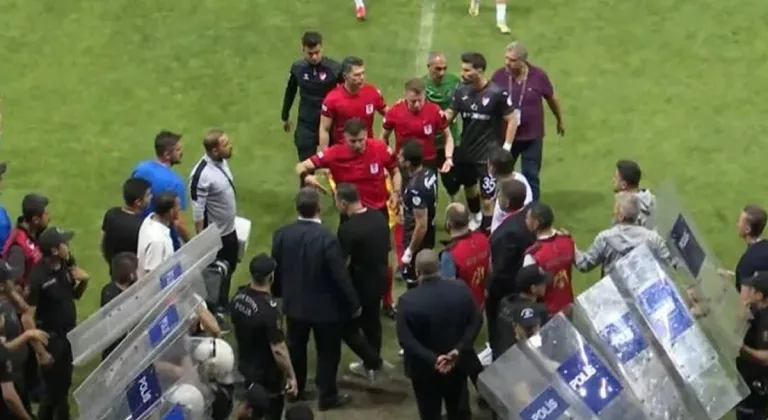 Play off rövanş maçı yarıda kaldı... Kararı federasyon verecek...