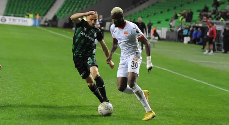 Sakaryaspor Adanaspor maçında 12 kişi ile mi oynadı?