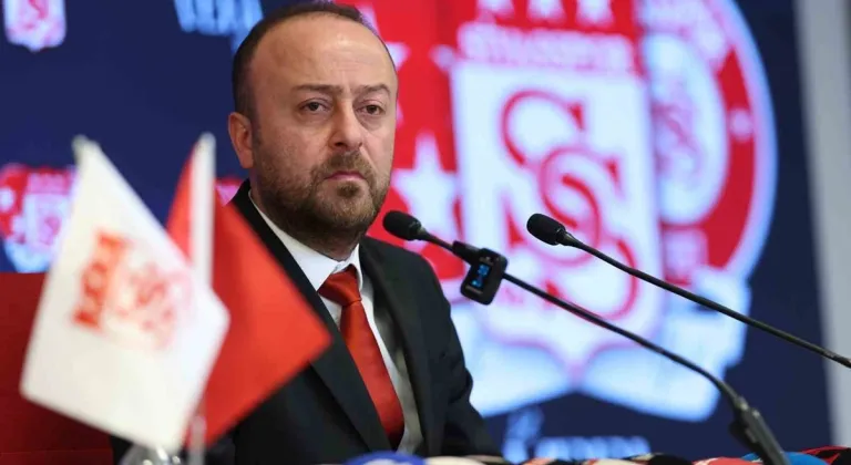 Sivasspor Başkanı Burak Özçoban Açıkladı: VAR ve AVAR Hakemleri İstifa Etti