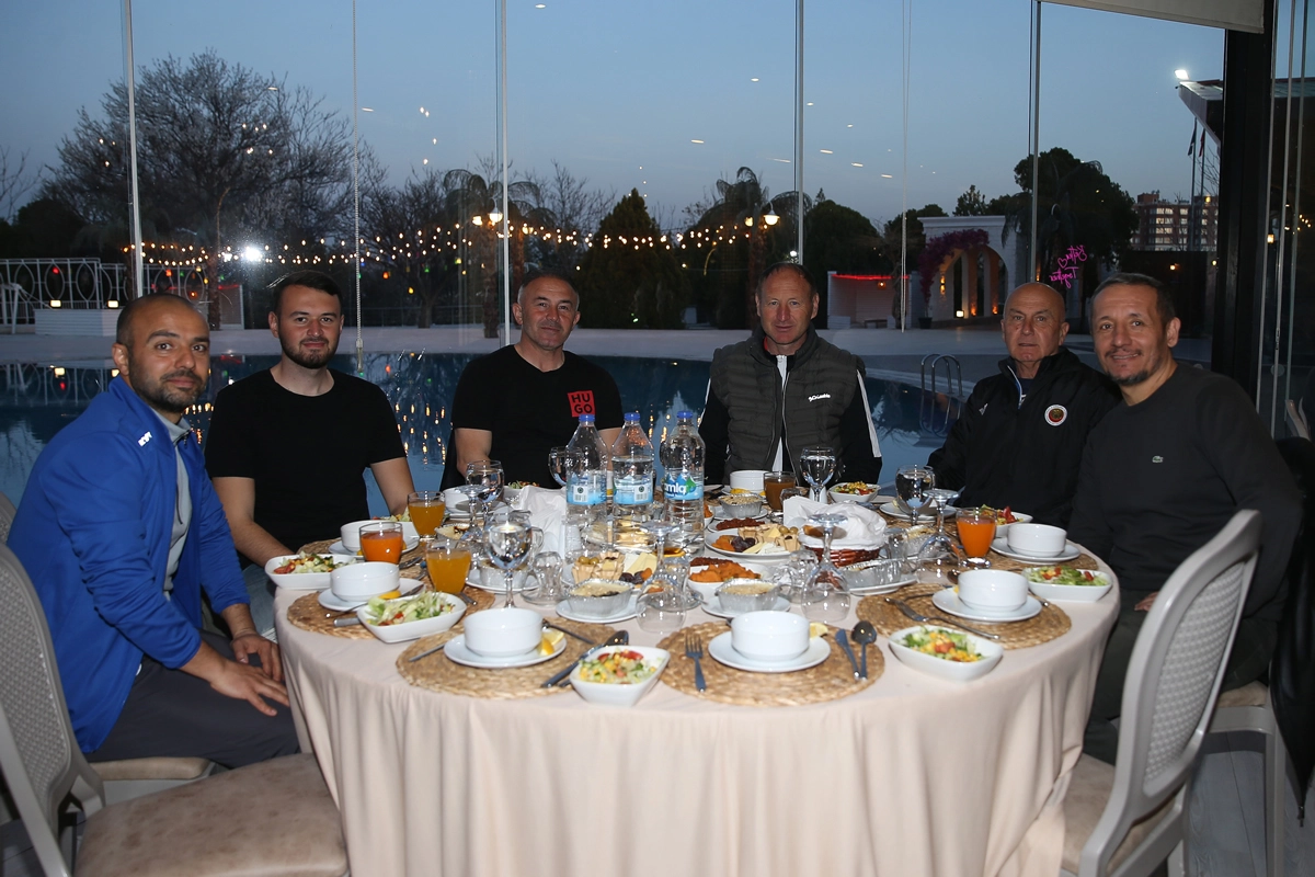 Gençlerbirliği, 102. Yaşını Kulüp Emekçileriyle Kutladı
