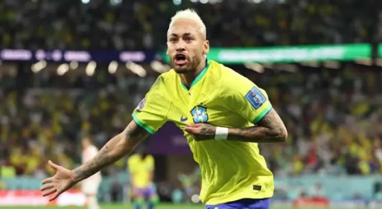 Neymar Pele’yi yakaladı