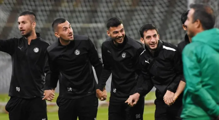Manisa FK’da yaprak dökümü