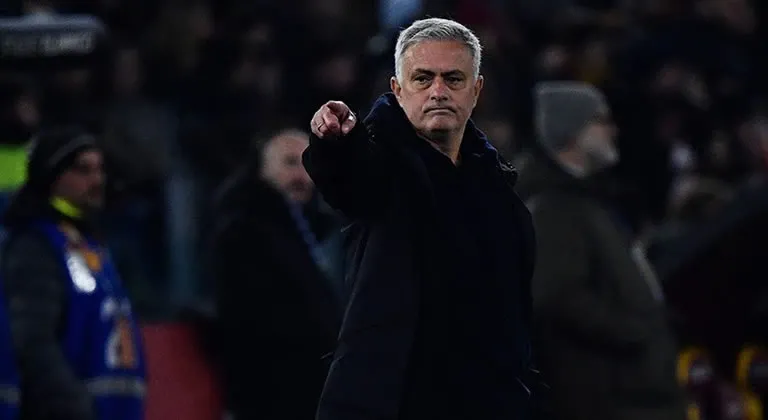 Roma Mourinho’nun sözleşmesini fesh etti
