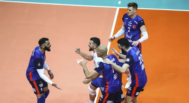 Halkbank son şampiyonu eleyip çeyrek finale yükseldi