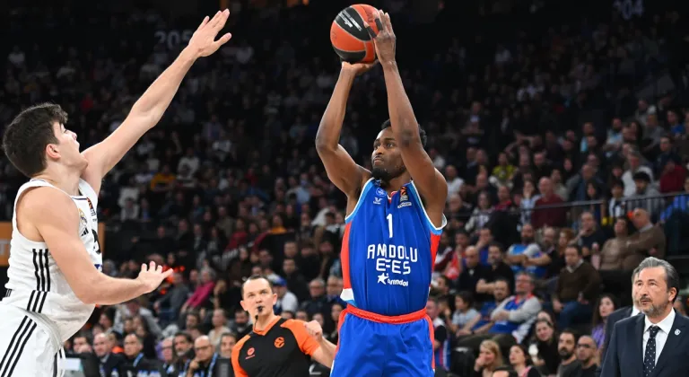 Anadolu Efes Real Madrid’i devirdi