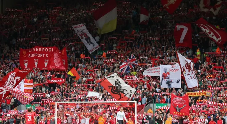 Liverpool taraftara kulak verdi