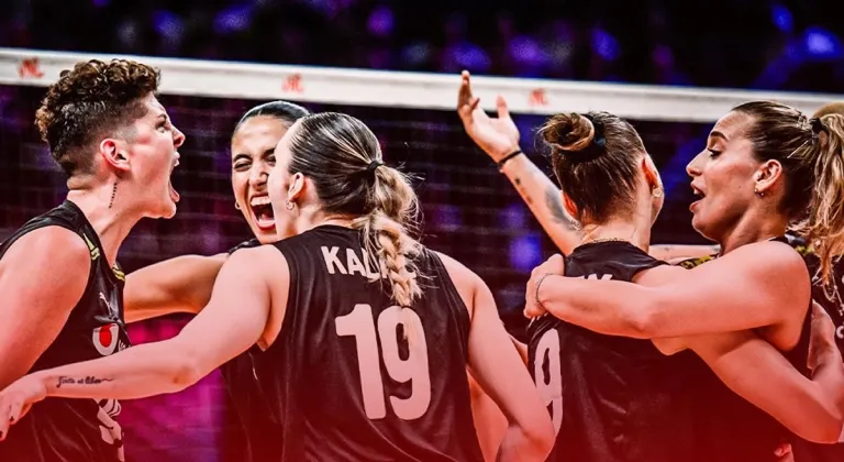 Durdurulamıyorlar… Filenin Sultanları Kanada’yı da 3-0 yendi…