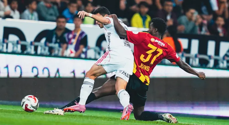 Beşiktaş ilklerin gecesinde farklı kazandı