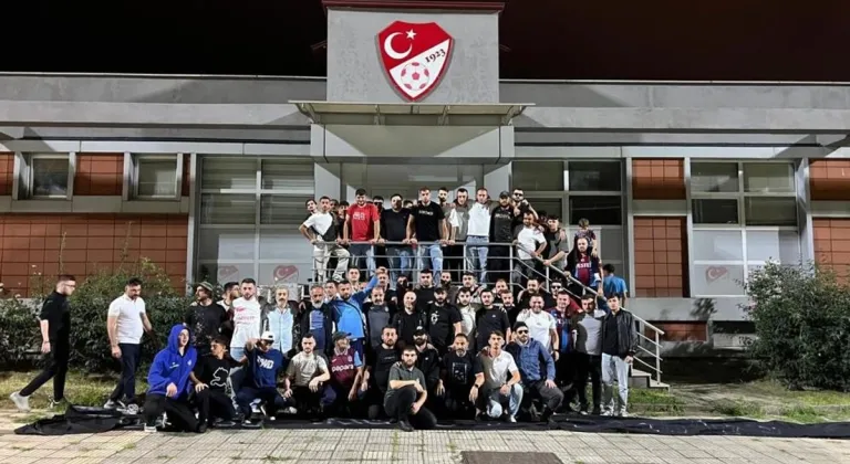 Trabzonspor Taraftarlarından TFF Önünde Sert Protesto! “Adalet İstiyoruz”