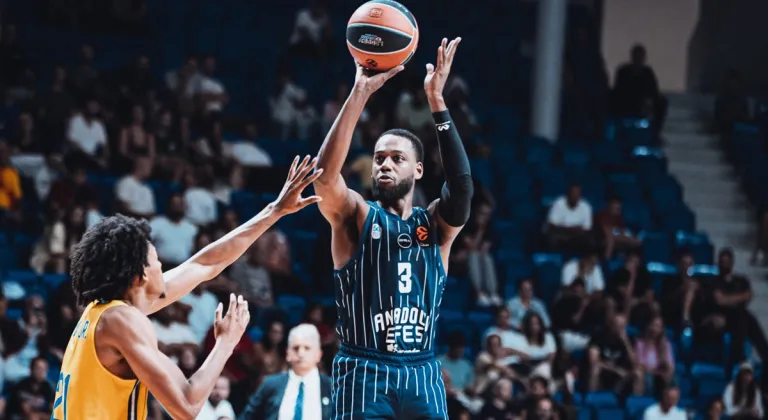Anadolu Efes EuroLeague’e galibiyetle başladı