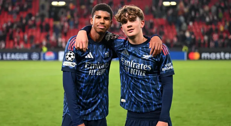 Arsenal Prag’da Şov Yaptı: 3-0’lık Galibiyetle Tarihe Geçti