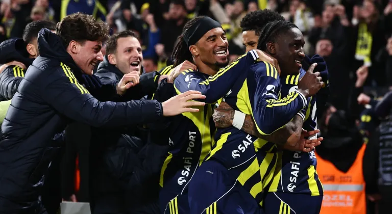Fenerbahçe’den müthiş geri dönüşler! Yenilmezlik serisi 25 maça çıktı