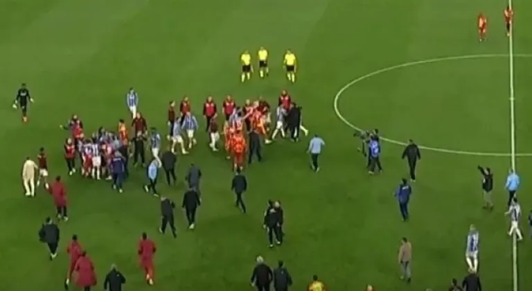 Papara Park’ta Sinirler Gerildi! Abdülkerim Bardakcı Kırmızı Kartla Oyundan Atıldı