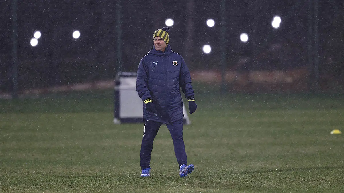 İsmail Kartal wearing a Fenerbahçe training jacket and beanie on the practice pitch