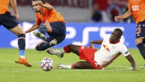 Shomurodov’un dublesi Başakşehir’e farklı galibiyeti getirdi